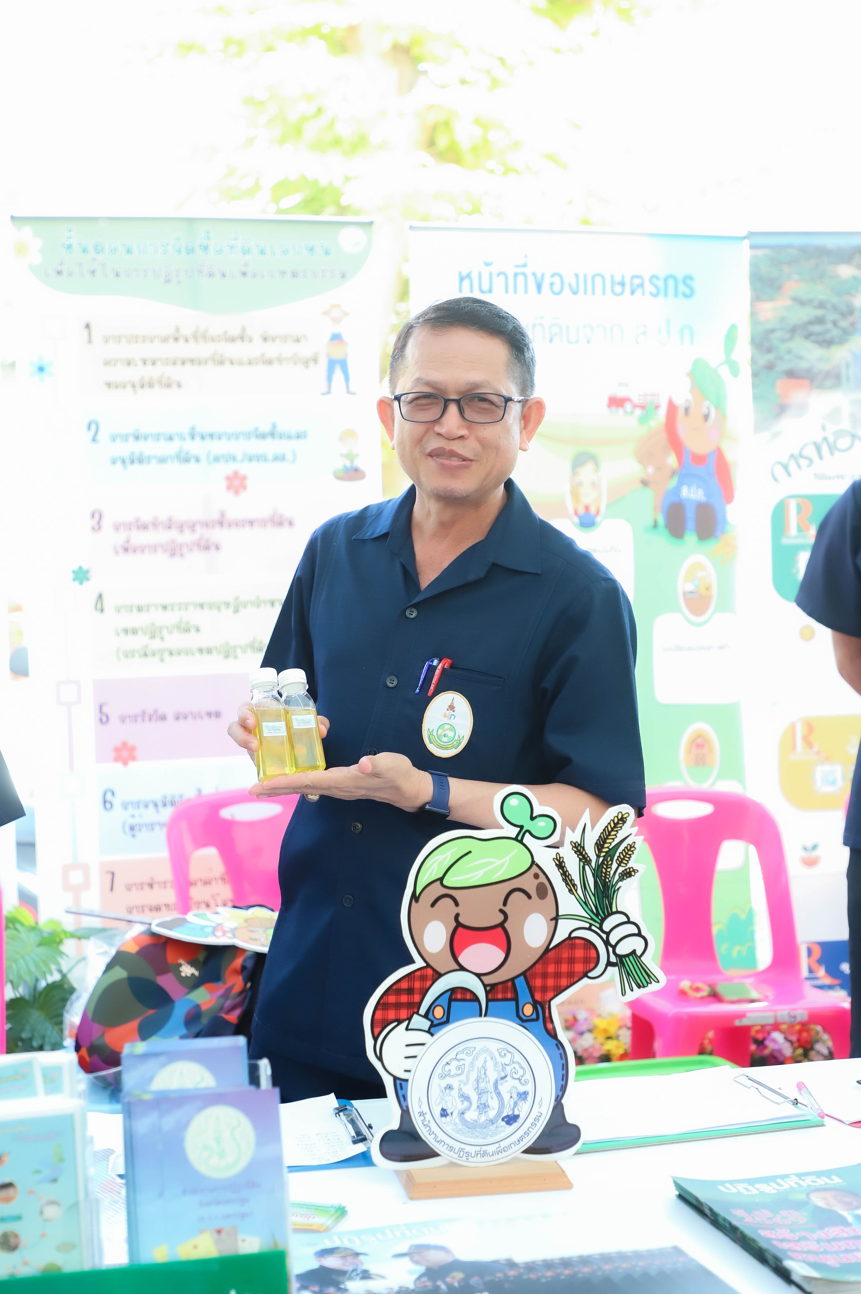 title - รองนายกฯ และรัฐมนตรีว่าการกระทรวงเกษตรฯ เปิดโครงการคลินิกเกษตรเคลื่อนที่ในพระราชานุเคราะห์ฯ ณ จังหวัดนครปฐม